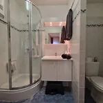 아파트 Cozy With Pool Close To The Sea
