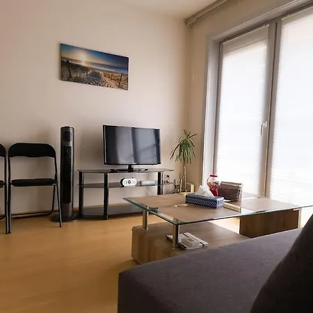 Апартаменты Cozy With Pool Close To The Sea